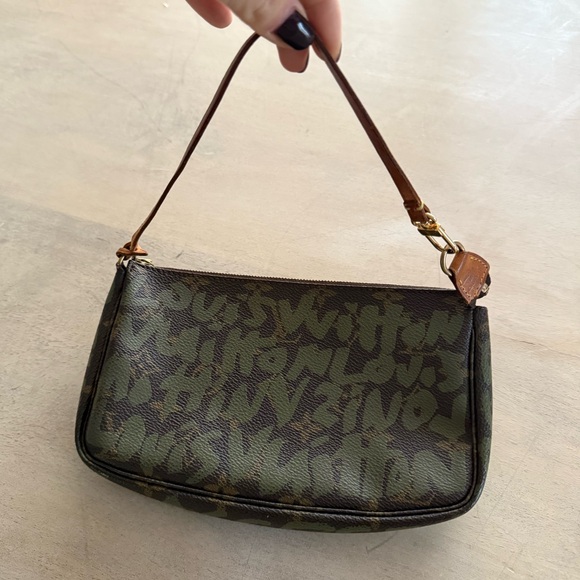 Authentic Louis Vuitton Monogram Pouchette (Stephen Sprouse Graffiti) VERY RARE - Picture 2 of 7
